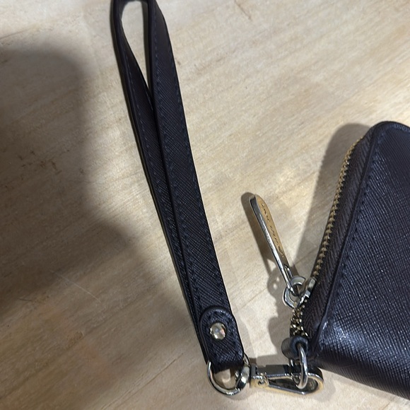 ⭐️SOLD⭐️ Michael Kors Brown and Gold Wallet with Removable Wrist Strap - Picture 4 of 13